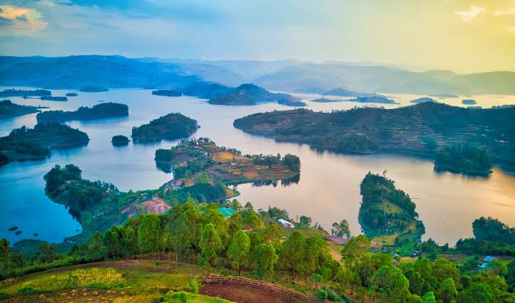 Gorilla Trekking Kayaking Lake Bunyonyi